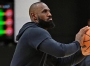 金年会体育-詹姆斯在快船比赛中回归赛场，高光表现引发热议！的简单介绍